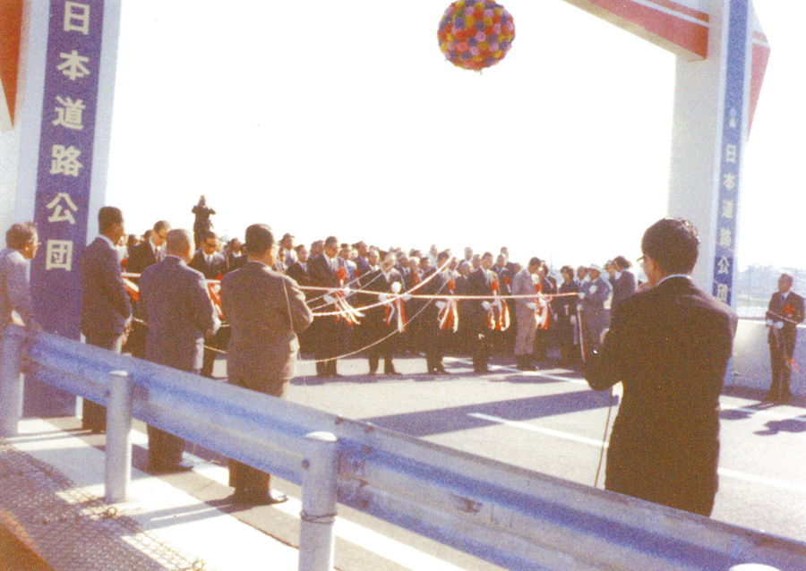 東名阪道の開通時（1975年10月）
