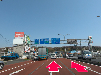 国道16号「左⼊橋」交差点を右折。「国道20号」⽅⾯へ